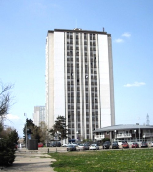 03. Rehabilitación térmica + fotovoltaica en una torre residencial de 18 plantas