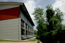 Integración de un muro solar en un gimnasio intercomunal de Montmélian